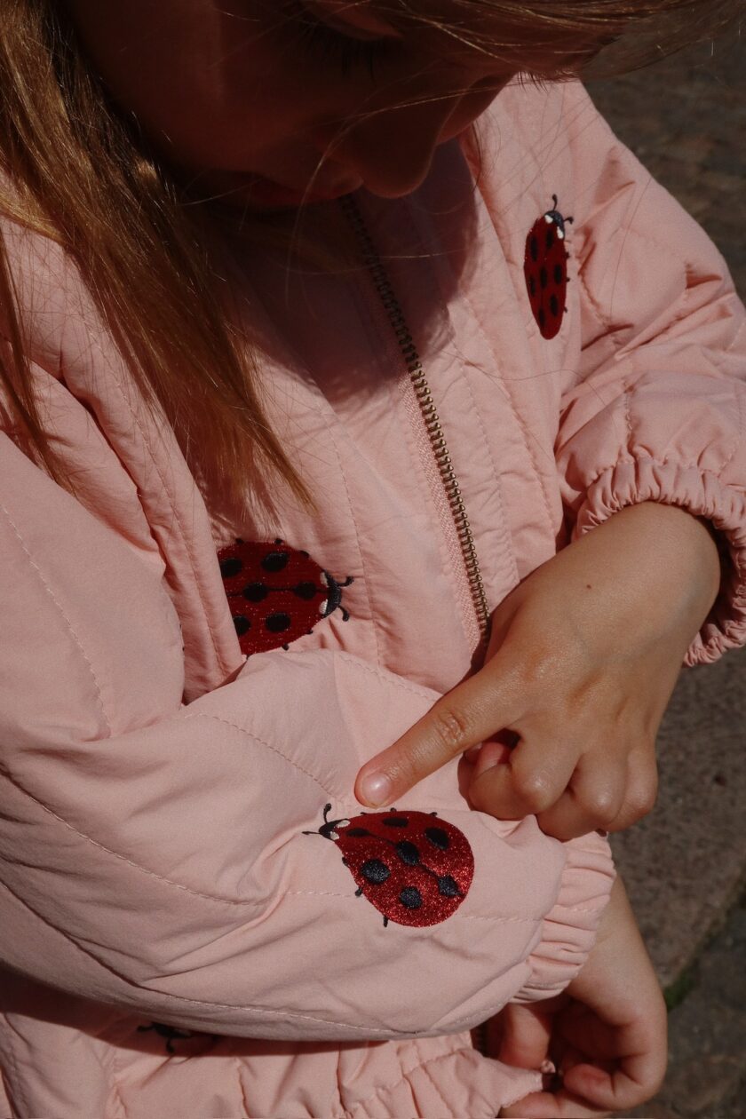 Bomberjacke Ladybug Mellow Rose, Konges Sløjd – Bild 4