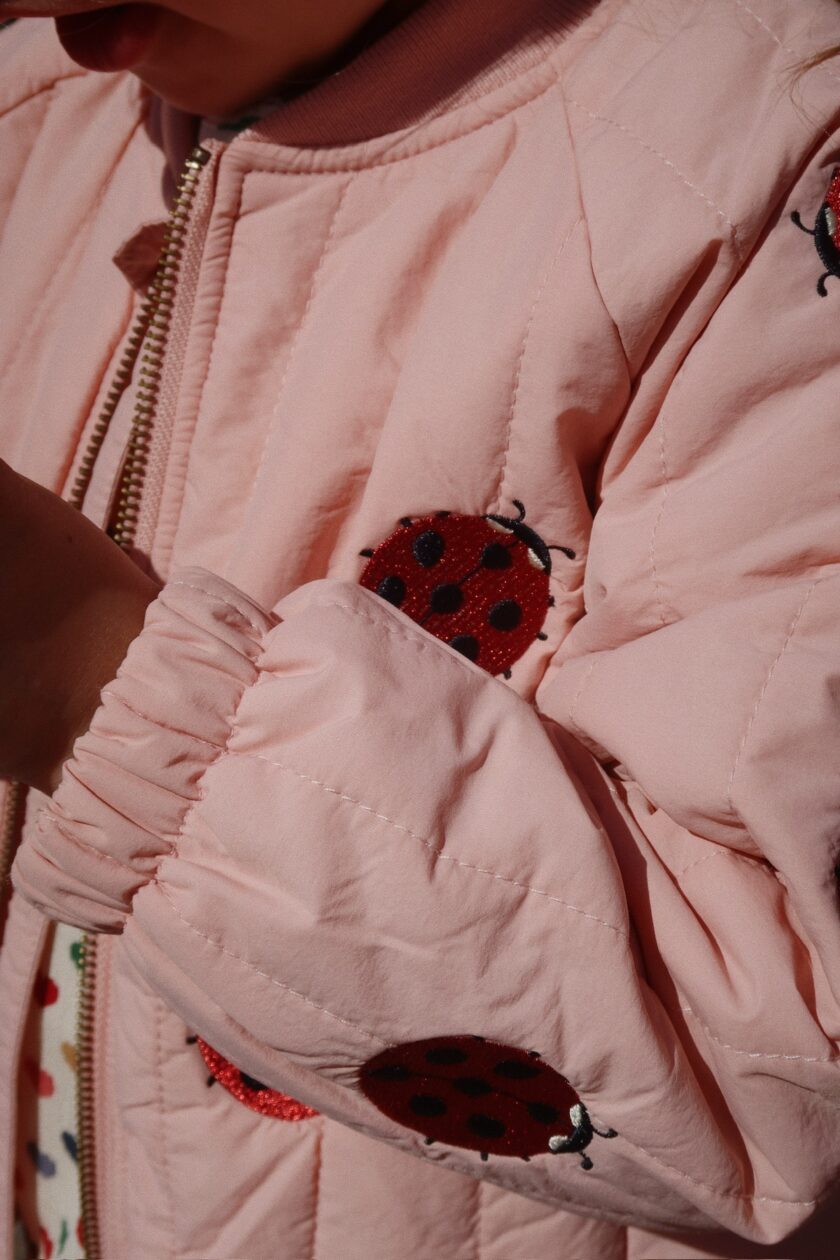 Bomberjacke Ladybug Mellow Rose, Konges Sløjd – Bild 3